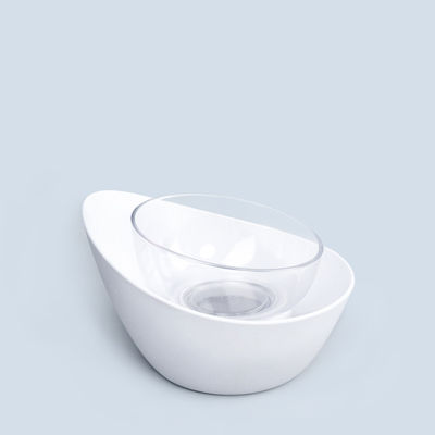 Aufgehobene Katzenfütterung für Welpen und Katzen